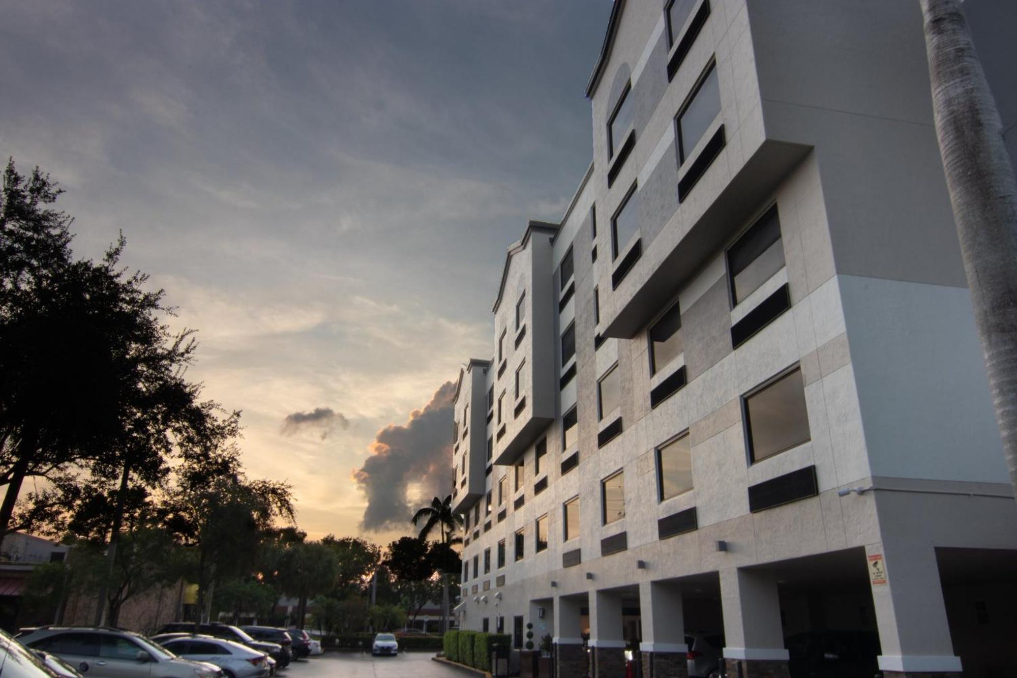 Holiday Inn Express And Suites Fort Lauderdale Airport West By Ihg Davie Ngoại thất bức ảnh