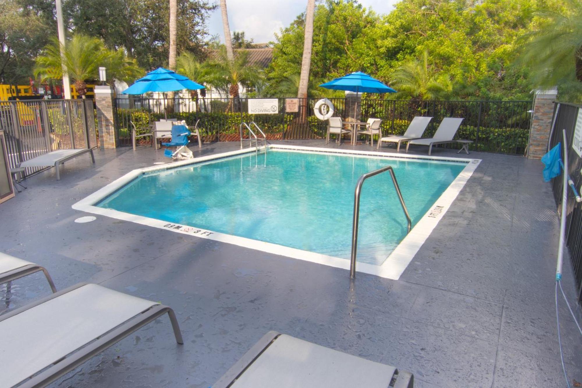 Holiday Inn Express And Suites Fort Lauderdale Airport West By Ihg Davie Ngoại thất bức ảnh