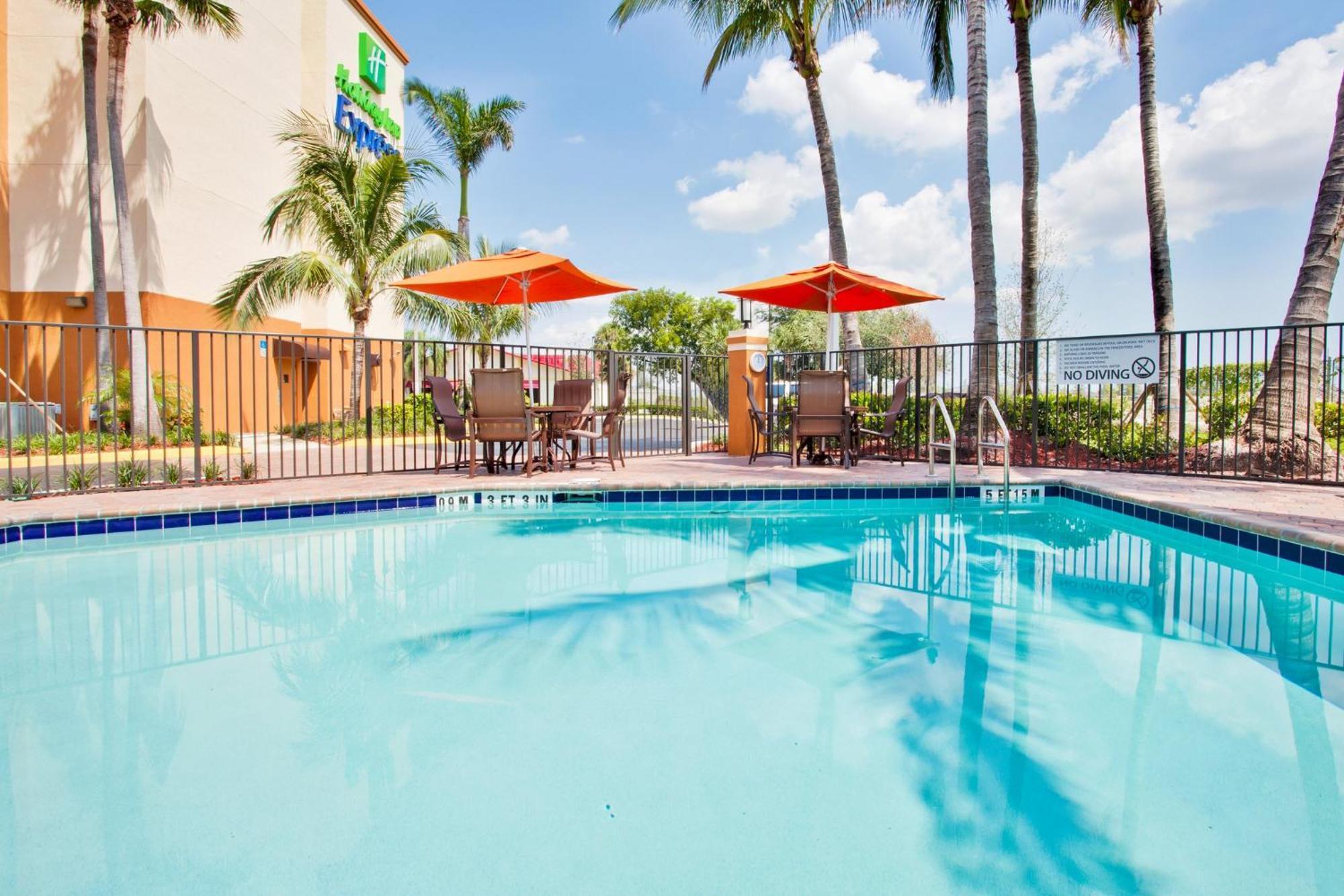Holiday Inn Express And Suites Fort Lauderdale Airport West By Ihg Davie Ngoại thất bức ảnh
